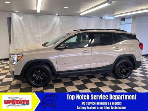 Used 2022 GMC Terrain AT4 image 5