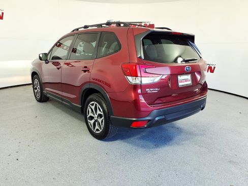Used 2023 Subaru Forester Premium image 2