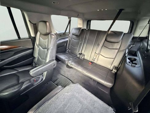 Used 2019 Cadillac Escalade ESV Luxury AWD/4WD image 23