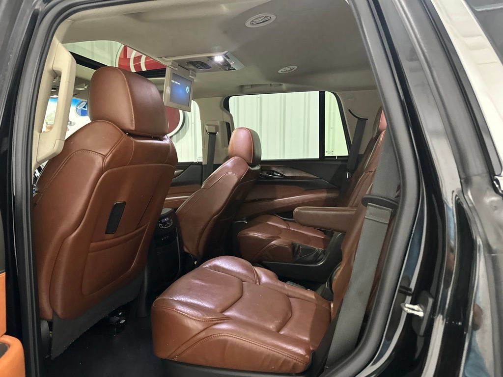 Used 2020 Cadillac Escalade Luxury AWD/4WD image 24