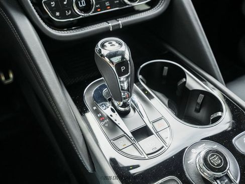 Used 2024 Bentley Bentayga Extended Wheelbase AWD/4WD image 29