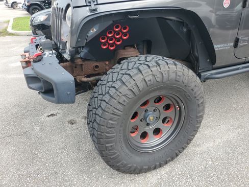 Used 2017 Jeep Wrangler Unlimited Rubicon AWD/4WD image 5