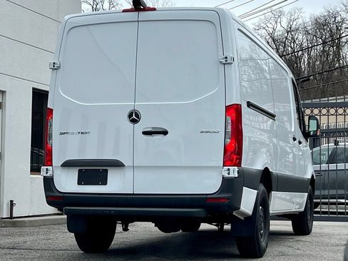 Used 2025 Mercedes-Benz Sprinter 2500 image 6