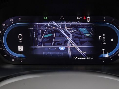 Used 2025 Volvo XC60 B5 Plus image 25