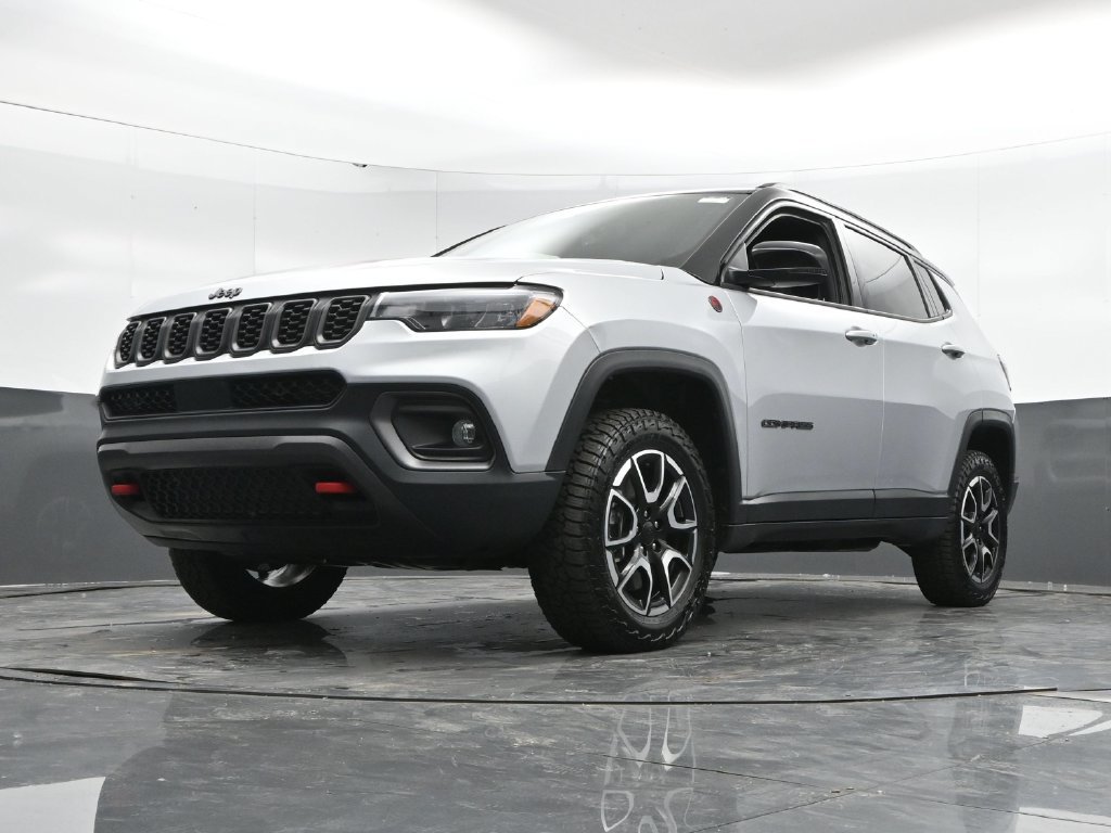 Used 2024 Jeep Compass Trailhawk AWD/4WD image 48