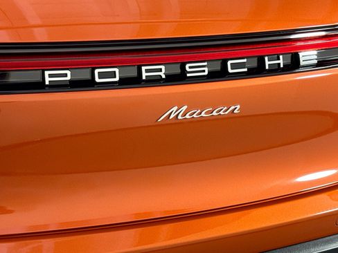 Certified 2025 Porsche Macan AWD/4WD image 26