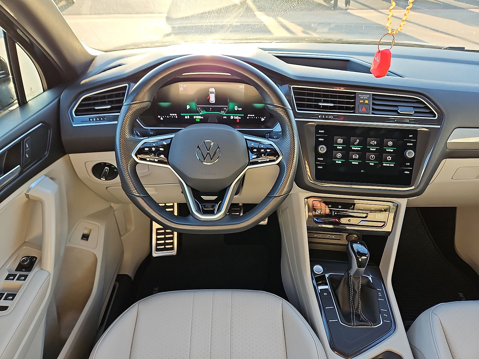 Certified 2024 Volkswagen Tiguan SE R-Line w/ MDO Package, Three-Row FWD image 14