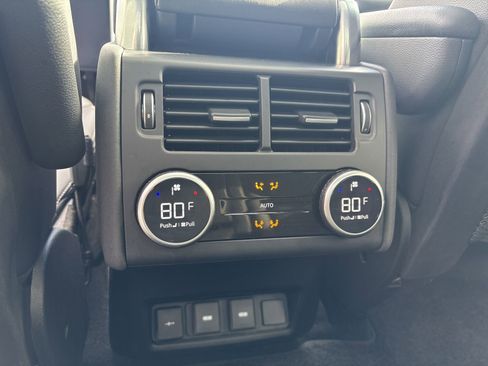 Used 2023 Land Rover Discovery S image 37