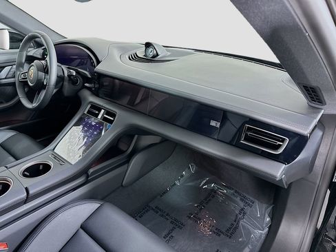 New 2025 Porsche Taycan image 31