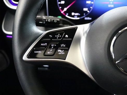 Used 2025 Mercedes-Benz GLC 300 4MATIC image 4