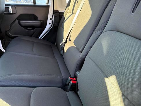 Used 2023 Jeep Wrangler Unlimited w/ Sun & Screen Package image 7