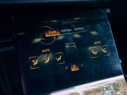 Used 2026 Cadillac Vistiq Platinum image 31