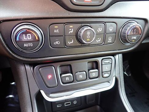 Used 2020 GMC Terrain SLE w/ Driver Convenience Package AWD/4WD image 20