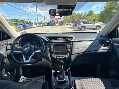 Used 2020 Nissan Rogue SV image 13