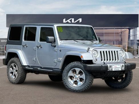Used 2018 Jeep Wrangler Unlimited Sahara AWD/4WD image 2