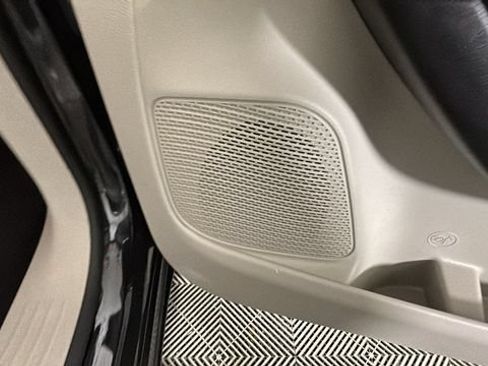 Used 2024 Chrysler Pacifica Touring-L FWD image 31