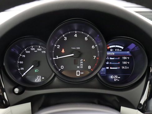 Used 2025 Porsche Macan image 23