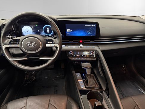 Certified 2023 Hyundai Elantra Limited FWD image 10