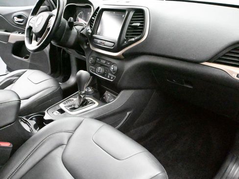 Used 2018 Jeep Cherokee Limited AWD/4WD image 15