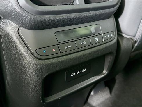 Certified 2025 Honda Pilot Touring image 9