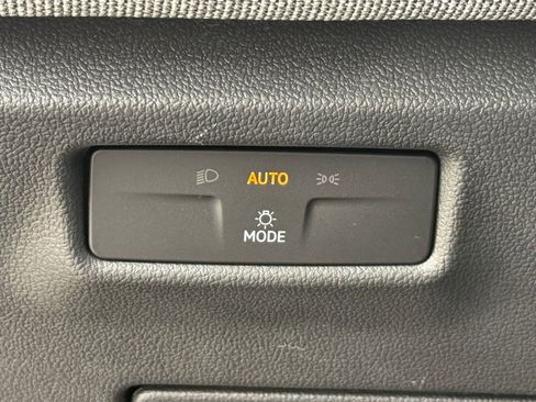 Used 2025 Volkswagen Tiguan S image 16