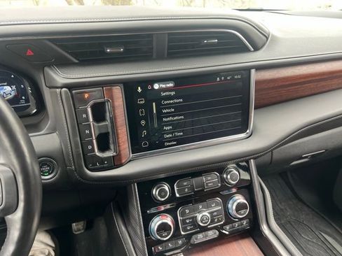 Used 2024 GMC Yukon Denali Ultimate AWD/4WD image 11
