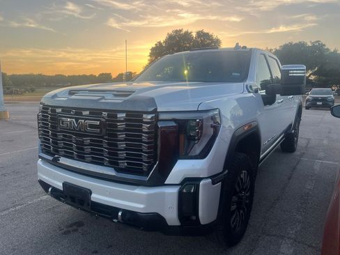 Used 2024 GMC Sierra 2500 Denali Ultimate AWD/4WD image 1
