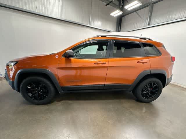 Used 2016 Jeep Cherokee Trailhawk AWD/4WD image 2