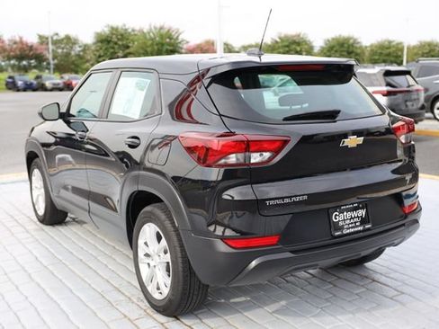 Used 2023 Chevrolet TrailBlazer LS FWD image 3