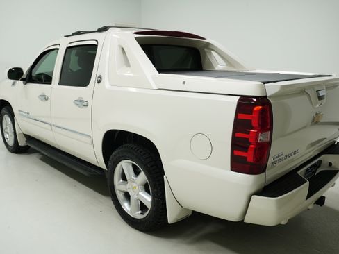 Used 2013 Chevrolet Avalanche LTZ image 5