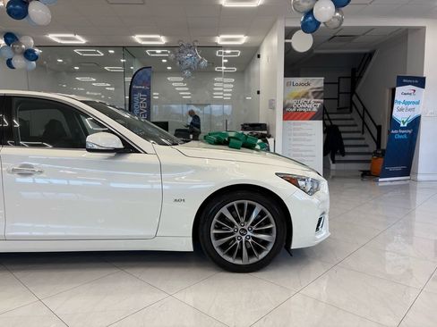 Used 2019 INFINITI Q50 Luxe w/ Essential Package (3.0T Luxe) image 9