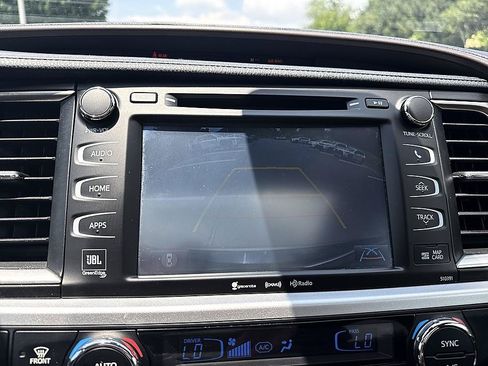 Used 2019 Toyota Highlander Limited Platinum AWD/4WD image 15