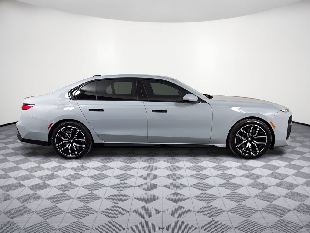 Used 2023 BMW 760i xDrive AWD/4WD image 8