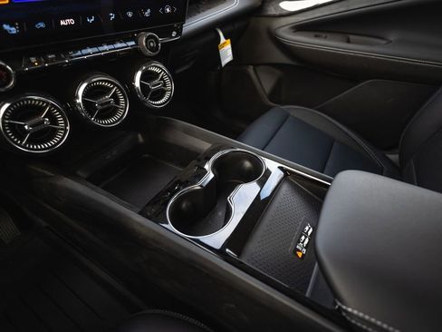 New 2026 Chevrolet Blazer EV LT image 10