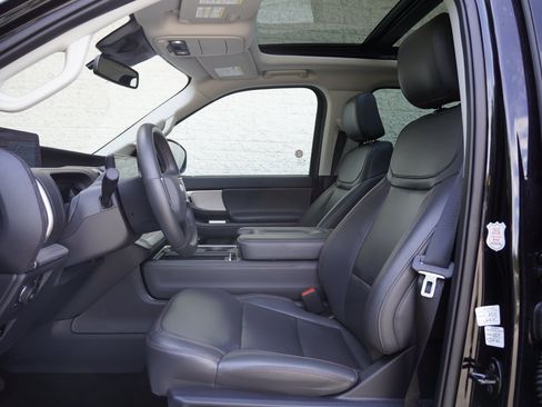 Used 2025 Ford Expedition Max Active AWD/4WD image 13