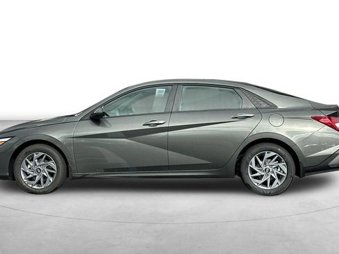 Used 2026 Hyundai Elantra Hybrid FWD image 3