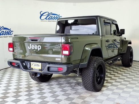 Used 2021 Jeep Gladiator Overland AWD/4WD image 7