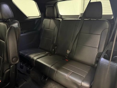 Used 2023 Chevrolet Traverse RS AWD/4WD image 17