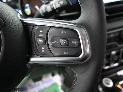 Used 2025 Jeep Wrangler Unlimited Sahara AWD/4WD image 32