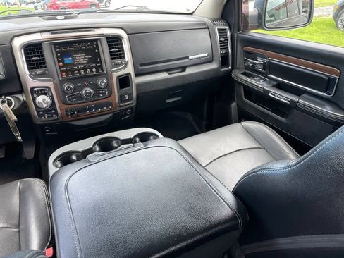 Used 2017 RAM 1500 Laramie AWD/4WD image 10