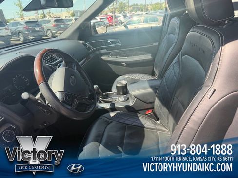 Used 2018 Ford Explorer Platinum AWD/4WD image 27