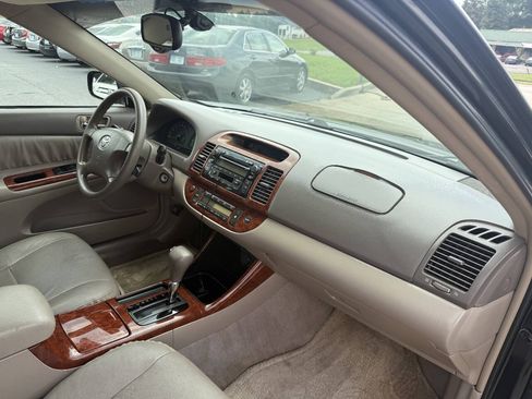 Used 2004 Toyota Camry LE FWD image 15
