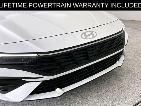Used 2025 Hyundai Elantra Sport image 32
