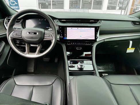 New 2026 Jeep Grand Cherokee L Limited w/ Limited Altitude Package AWD/4WD image 19