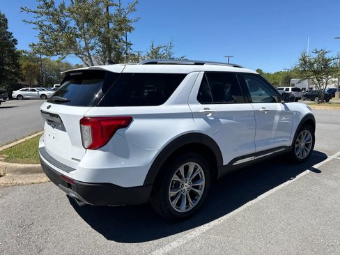 Used 2023 Ford Explorer Limited image 2