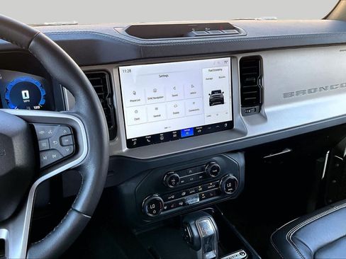 Used 2025 Ford Bronco Outer Banks AWD/4WD image 9