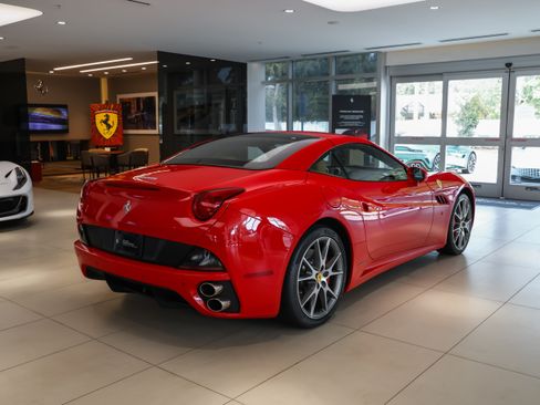 Used 2011 Ferrari California RWD image 26