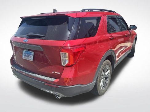 Used 2022 Ford Explorer XLT w/ Equipment Group 202A AWD/4WD image 3