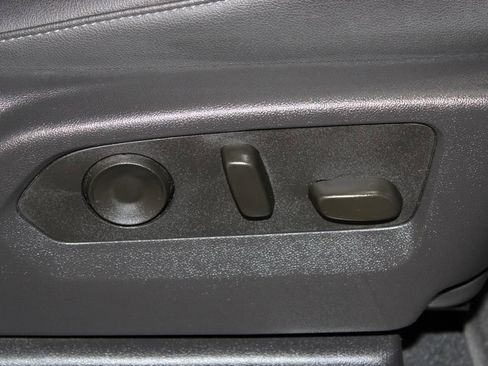 Used 2025 GMC Sierra 1500 SLT image 28