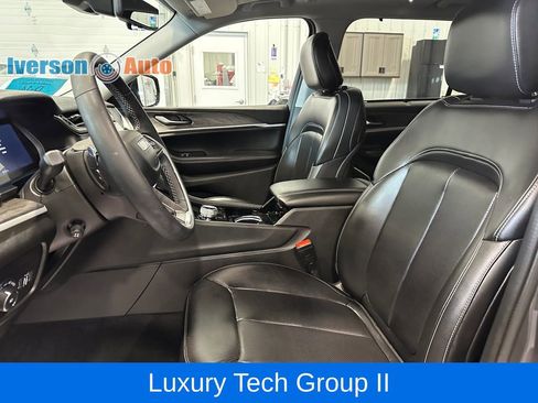 Used 2023 Jeep Grand Cherokee L Limited w/ Luxury Tech Group II AWD/4WD image 16